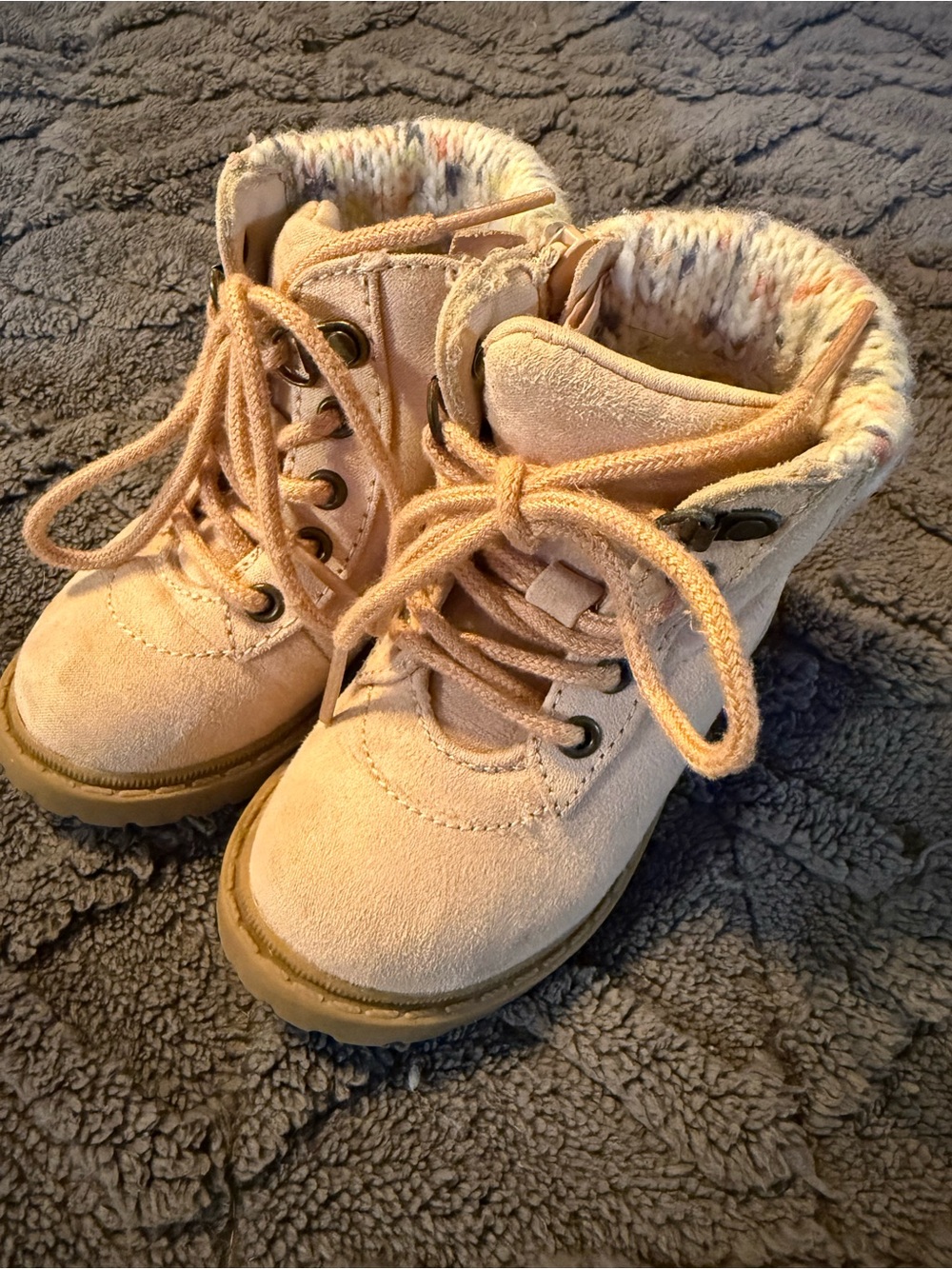 Girls Suede Lace-Up Ankle Boots in Light Pink /sweater cuff size 5 -Old Navy